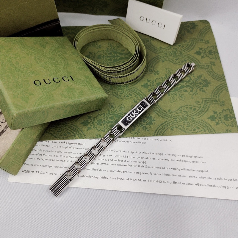 G*u*i bracelets